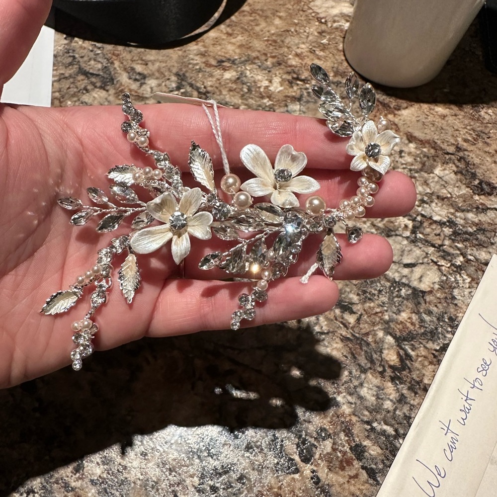 Bridal hair clip